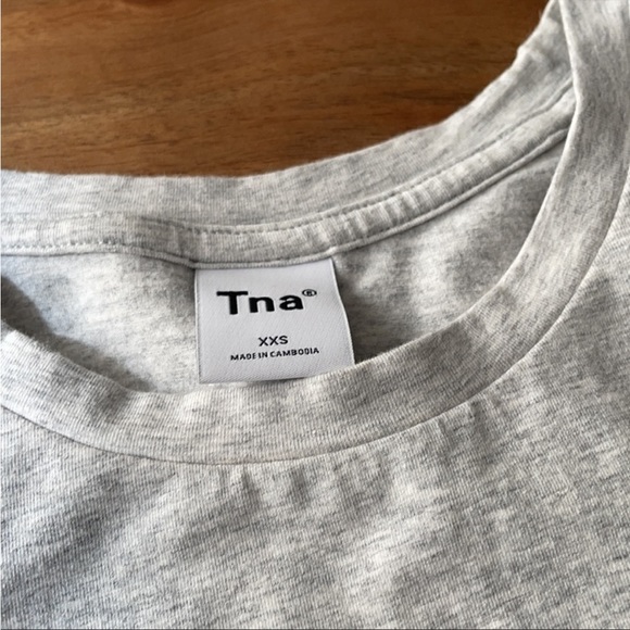 Aritzia TNA T-shirt XXS - Picture 2 of 2